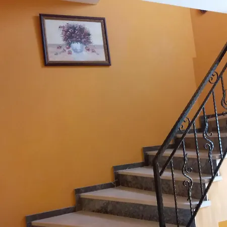 بنسيون ساغليك أبارت 2*
